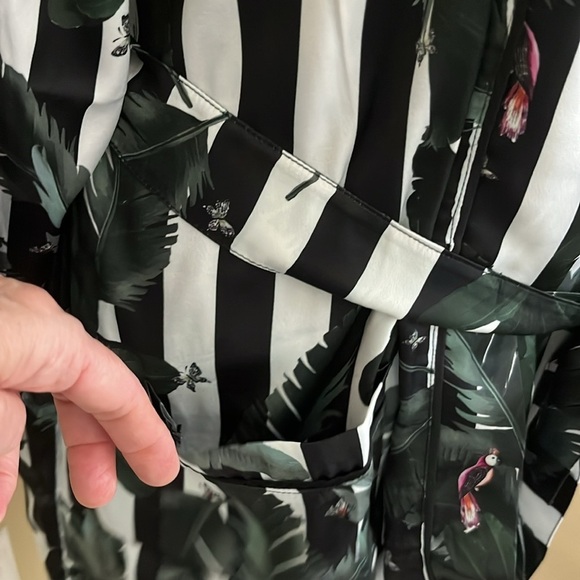 🆕 Plush Revolve Robe Women’s Black White Stripe Jungle Print Tropical XS - Picture 12 of 12